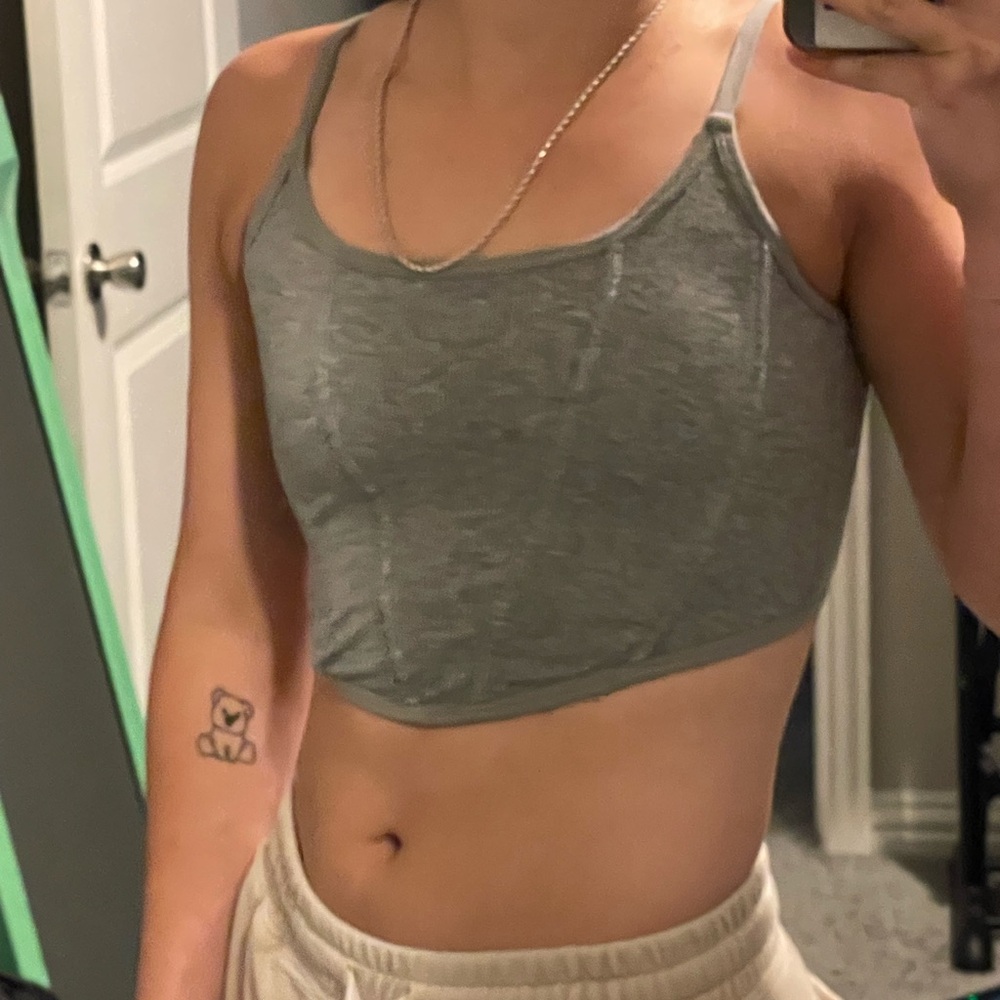 Women’s Colsie medium light grey crop top